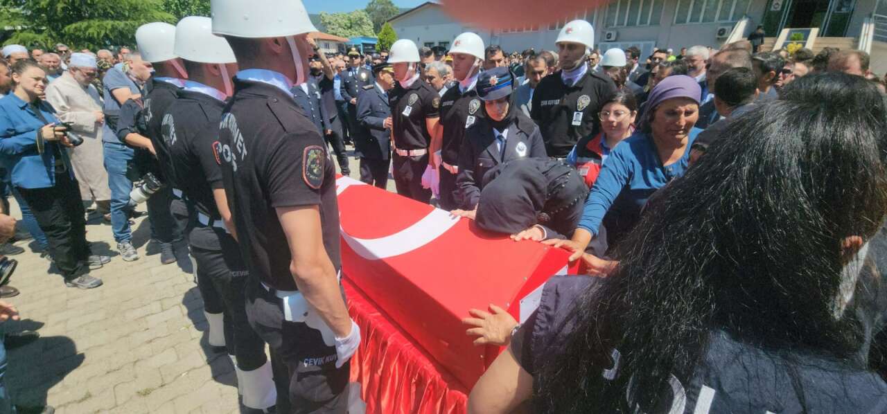Muğla Şehidini Gözyaşlarıyla Uğurladı: 17 Günlük Bebeği Yetim Kaldı 8